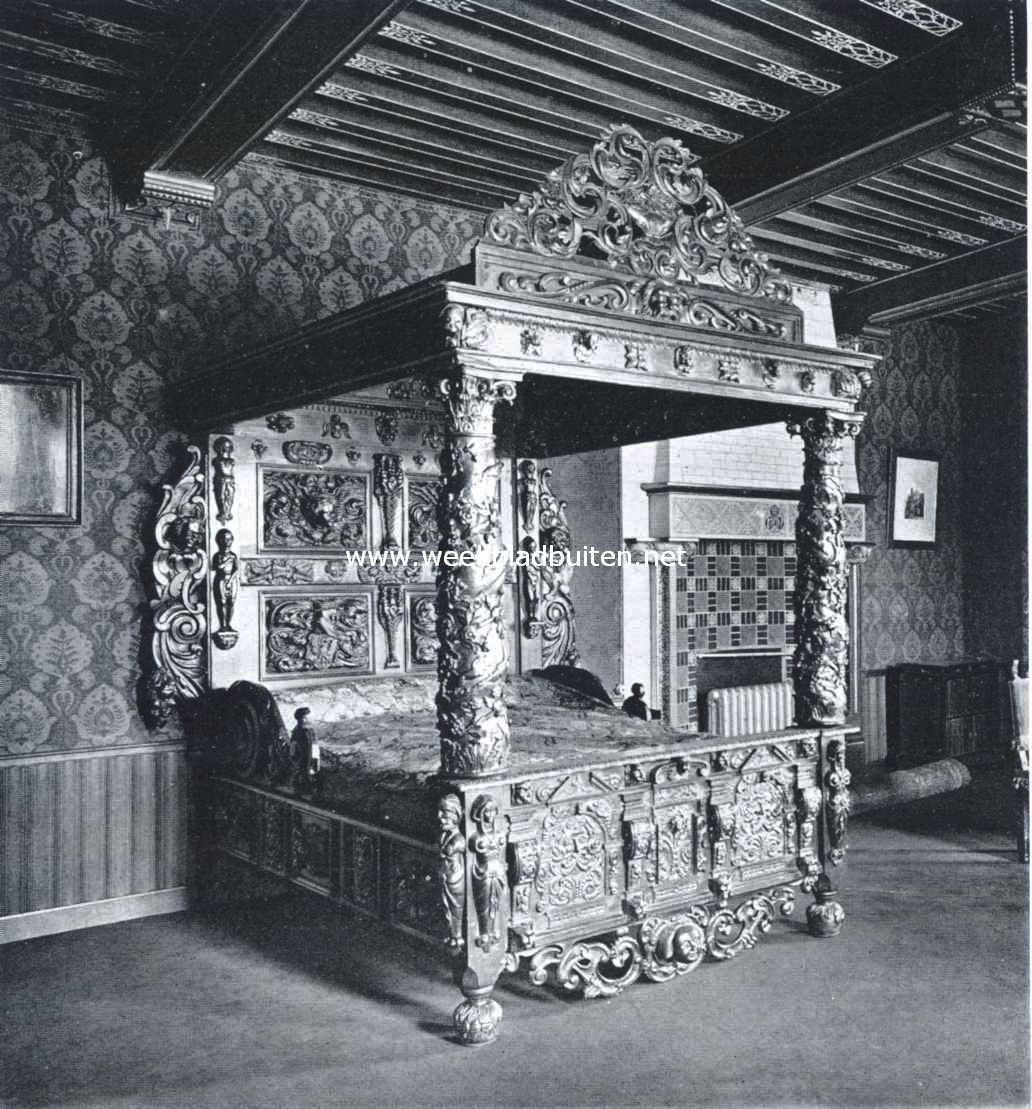 Het kasteel de Haar. Gebeeldhouwd ledikant in een der slaapvertrekken