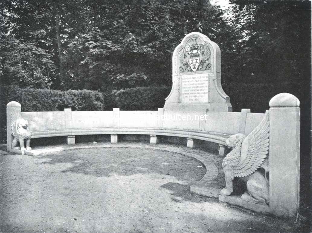 Het kasteel de Haar. Bank in het park, opgericht ter nagedachtenis aan Hlin van Zuylen van Nyevelt