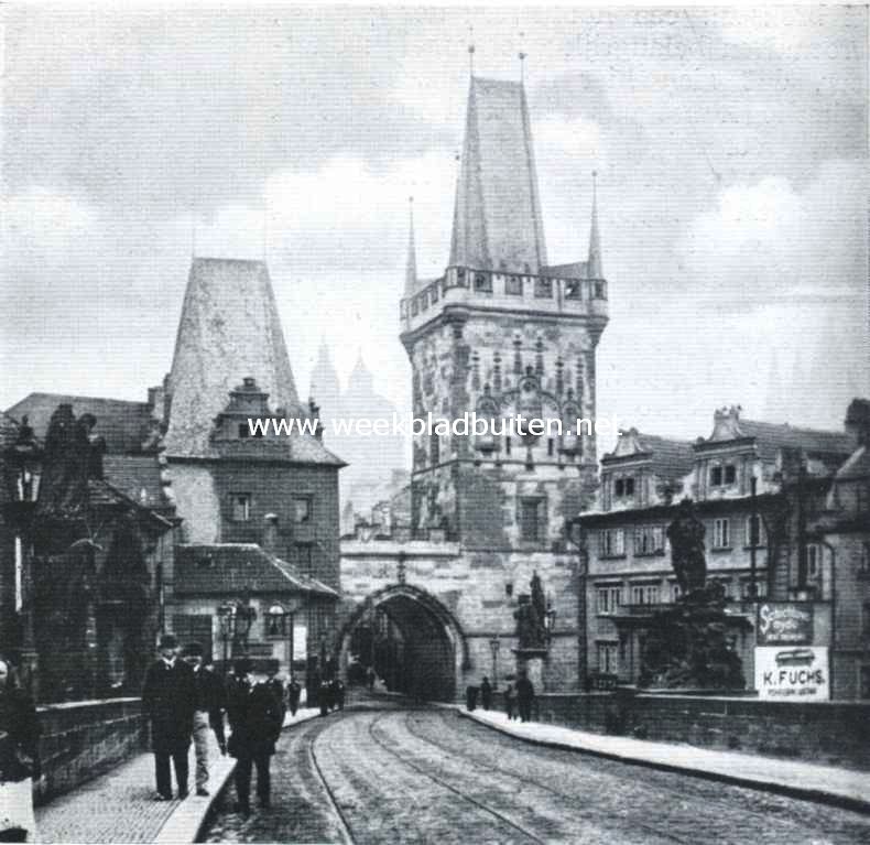 Het karakter van Oud-Praag. Toren bij de Karelsbrug te Praag