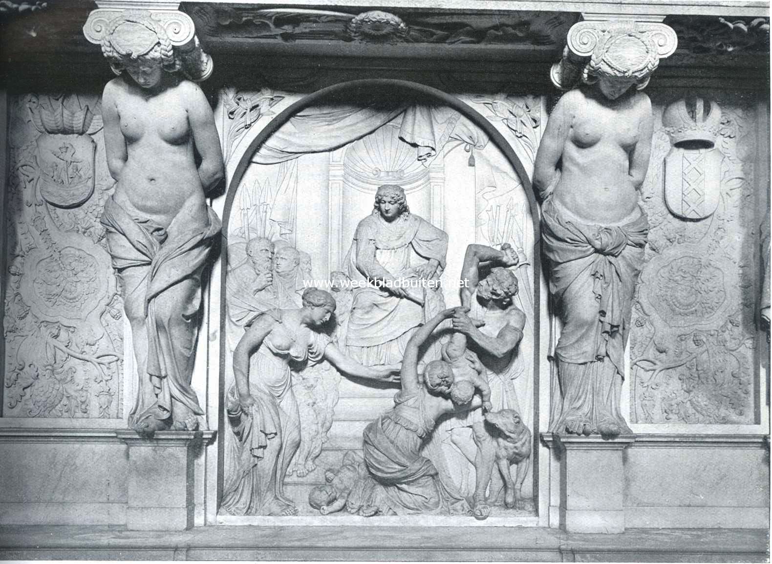 Het Amsterdamsche Stadhuis-Paleis. Het middenvak achter den zetel van schout en schepenen in de vierschaar