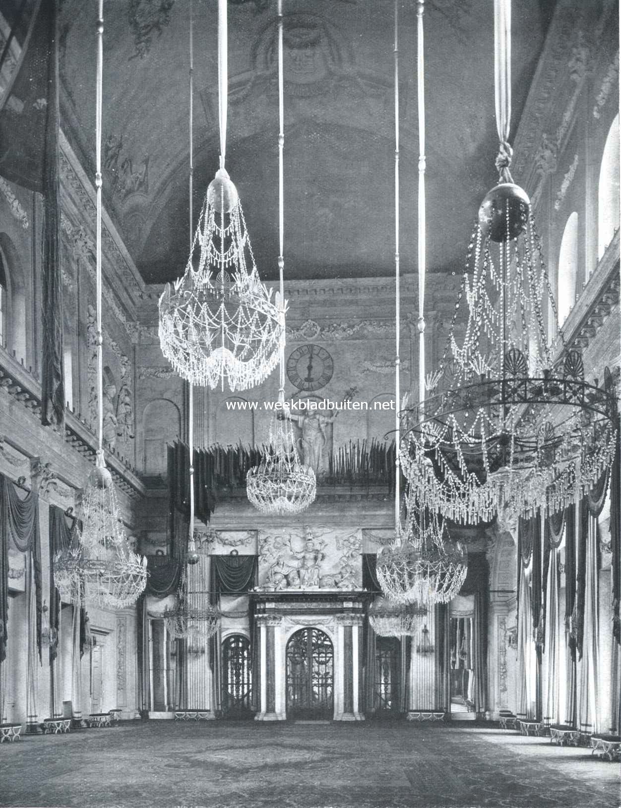 Het Amsterdamsche Stadhuis-Paleis. De Burgerzaal (oostelijk gedeelte), vermomd als koninklijke feestzaal