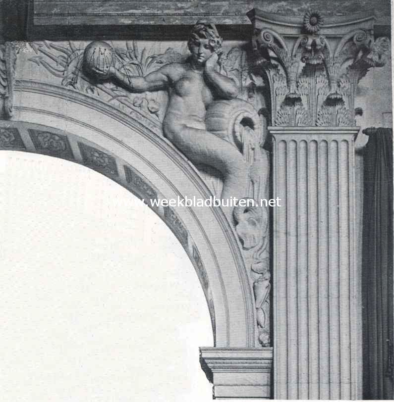 Het Amsterdamsche Stadhuis-Paleis. Het Water. Beeldhouwwerk boven een der bogen van de Burgerzaal