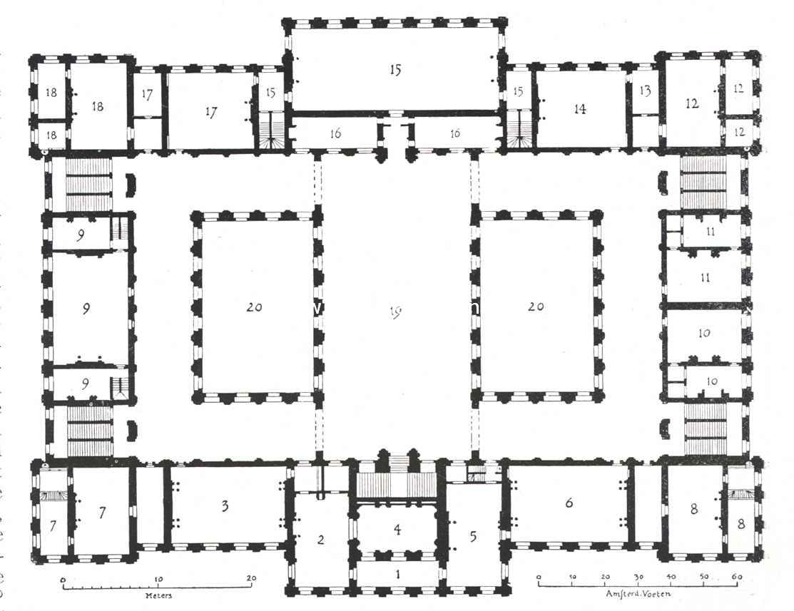 Het Amsterdamsche Stadhuis-Paleis. Plattegrond der eerste verdieping van het Stadhuis van Amsterdam. 1. Pui. - 2. Burgemeesterskamer. - 3. Oud-Raad. - 4. Vierschaar. - 5. Justitiekamer. - 6. Vroedschap. - 7. Thesaurieren Ordinaris. - 8. Weeskamer. - 9. Secretarie. - 10. Assurantiekamer. - 11. Desolate Boedelkamer. - 12. Rekenkamer. - 13. Schoutskamer. - 14. Schepenskamer. - 15. Schepenszaal. - 16. Advocaten en procureurs. - 17. Commissarissen van kleine zaken. - 18. Thesaurieren Extra-Ordinaris. - 19. Burgerzaal. - 20. Binnenplaatsen. (Daaromheen de galerijen)