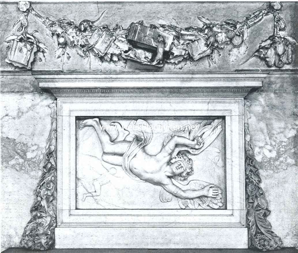 Het Amsterdamsche Stadhuis-Paleis. Relief en festoen boven de deur der Desolate Boedelkamer. In het relief: de val van Icarus