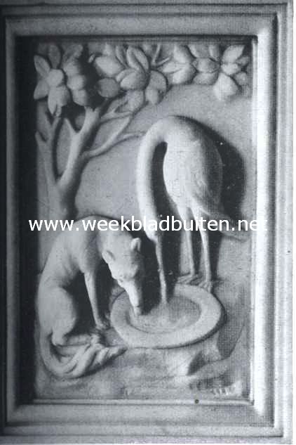 Het Amsterdamsche Stadhuis-Paleis. Dtail van den schoorsteenmantel in de justitiekamer. (De vos en de ooievaar) 1