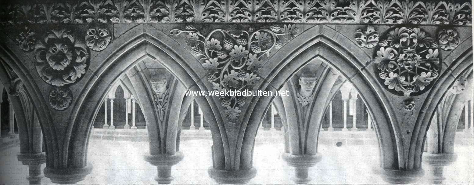 De Mont Saint-Michel. Dtail van de Arcaden der kruisgang in het 