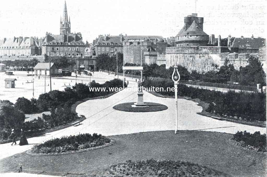 In Bretagne. St. Malo, de Porte St. Vincent en het kasteel, gezien van het Casino