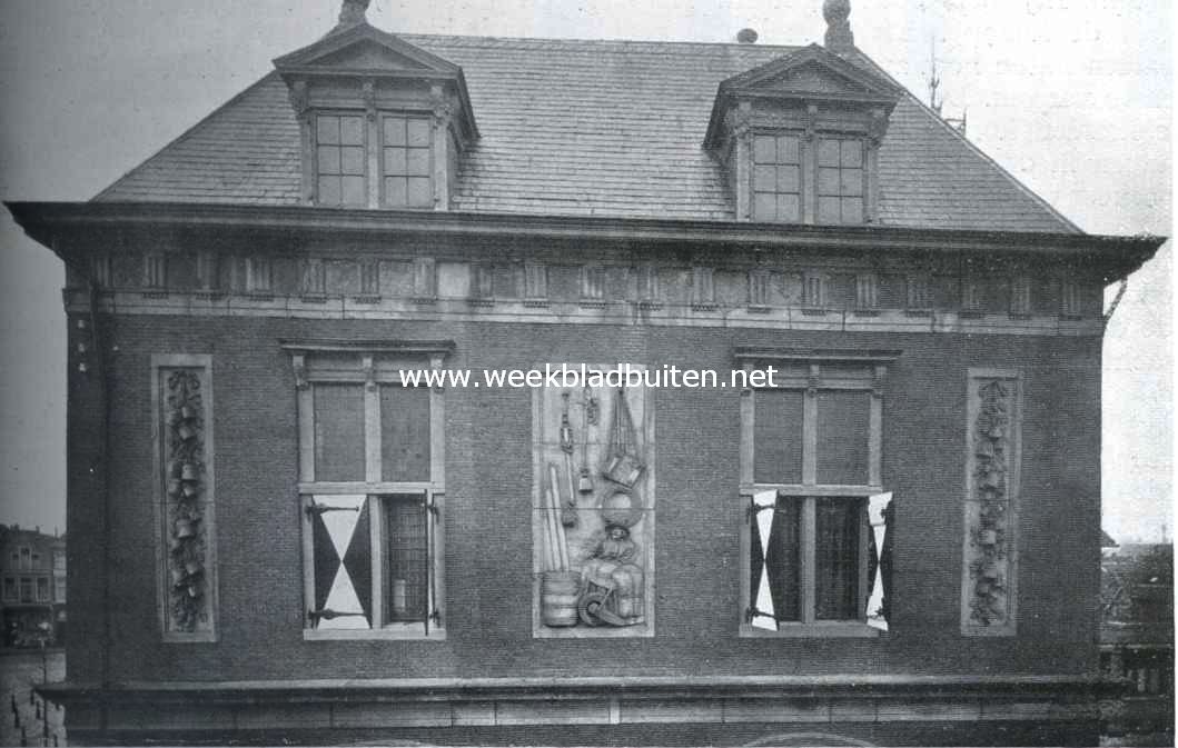 De Waag te Gouda. Bovendeel van een der zijgevels