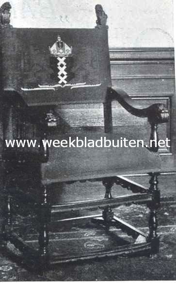 Het Prinsen- of Admiraliteitshof. Burgemeestersstoel in het Prinsenhof, afkomstig van het Raadhuis op den Dam, waarop eens heeren burgemeesters zaten, die het 