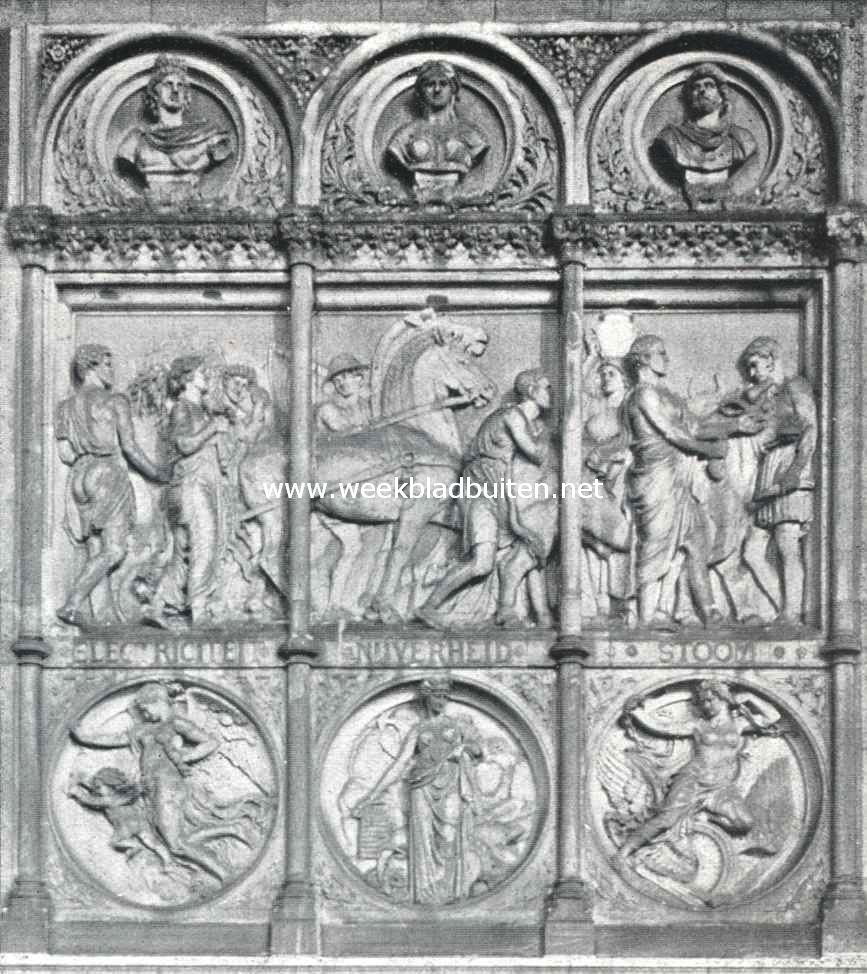 Het Centraal Station te Amsterdam. Relief in den westel. Toren van 't Centr. Station