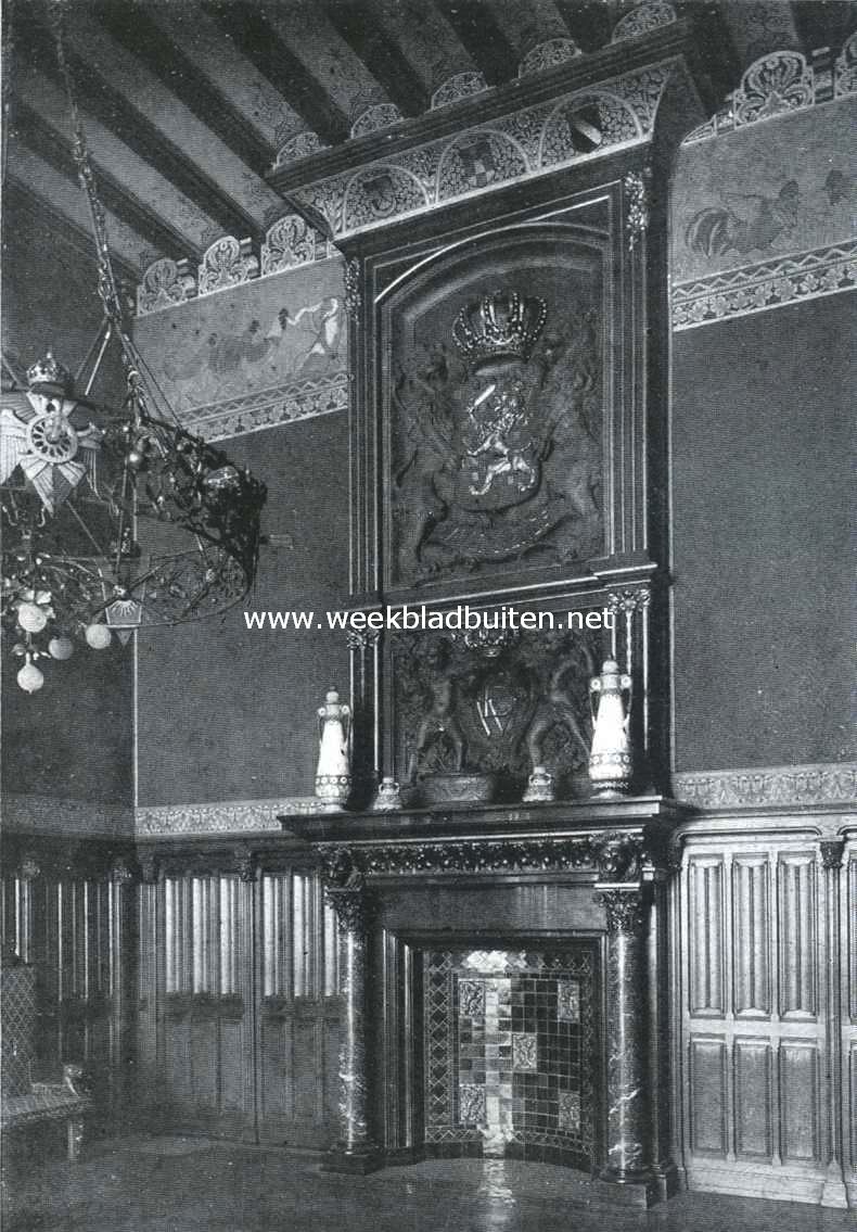 Het Centraal Station te Amsterdam. Wand met schoorsteen in de ontvangkamer van het Koninklijk Paviljoen