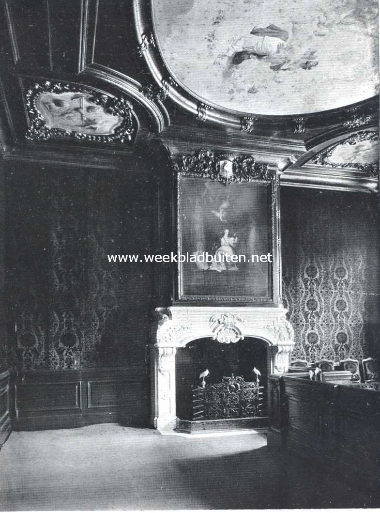 Het Haagsche Raadhuis. Wand van de Schepenzaal met schoorsteen