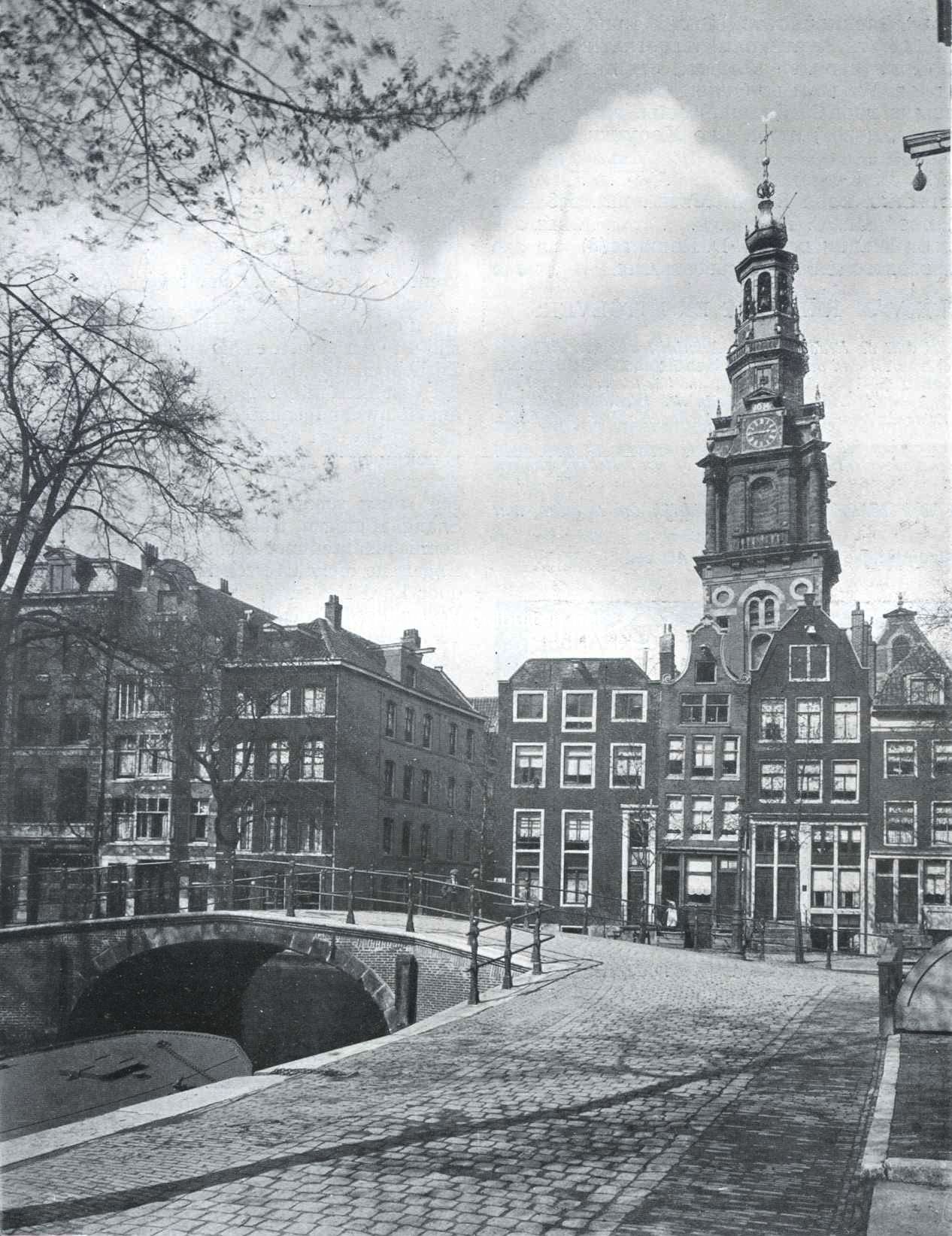 Gezicht van den Groenburgwal op den toren der Zuiderkerk te Amsterdam