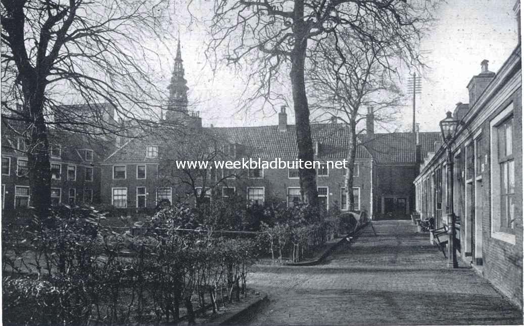Tuin van het Proveniershuis, gezien van het St. Jorisdoelengebouw te Haarlem
