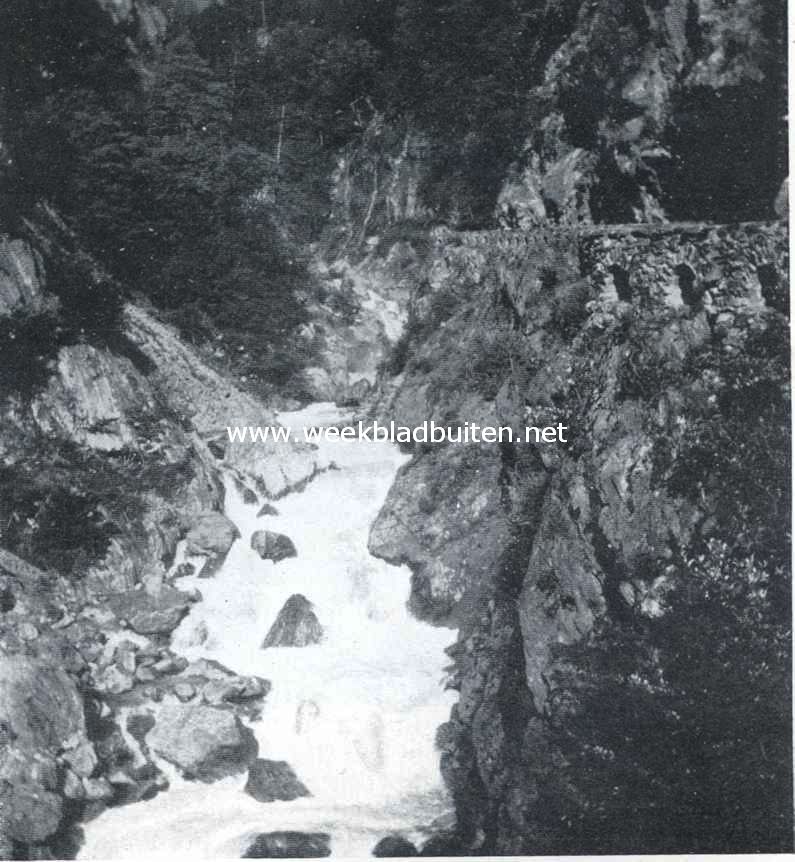 Het Maderanertal met Krstelenbach en Bristenstrasze