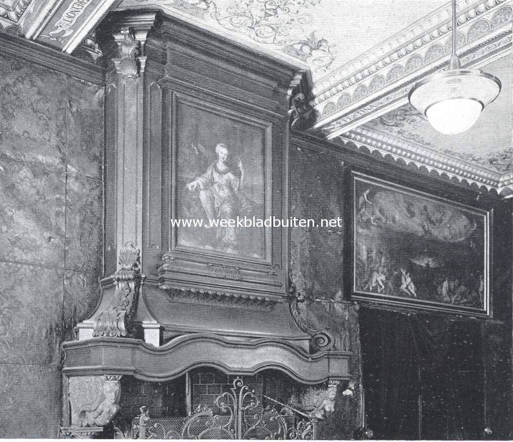Het Stadhuis te Venlo. Wand van de raadzaal met schoorsteen en schilderij, voorstellende het laatste oordeel