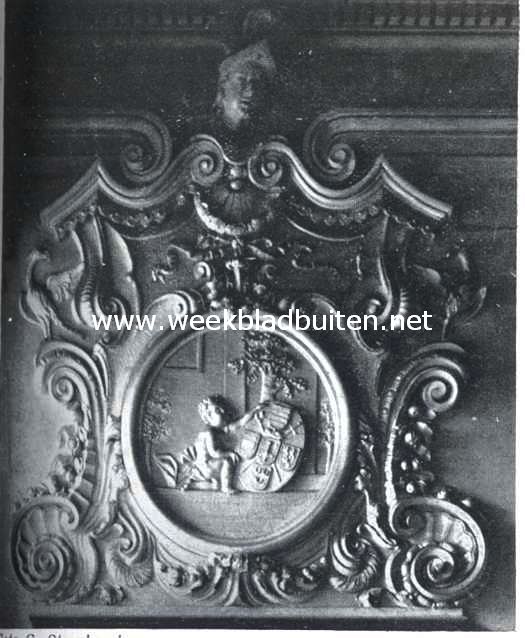 Medaillon boven een der Wethouderskamers, vroeger kamer der Luiksche schepenen, in het stadhuis van Maastricht