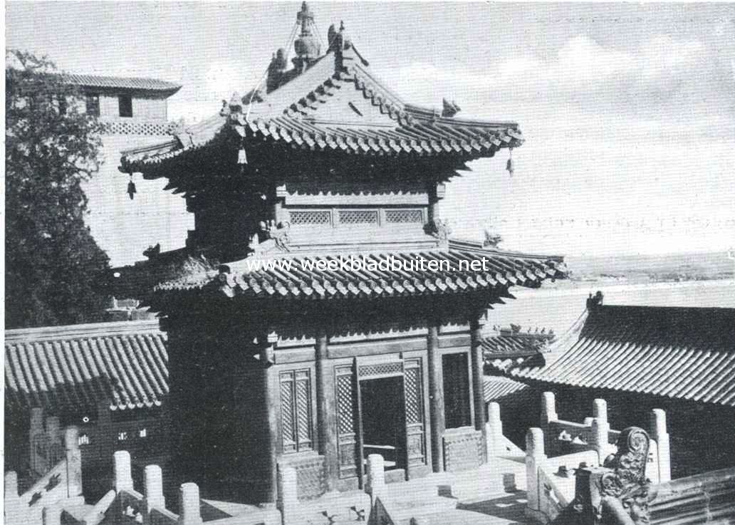 De bronzen tempel bij het zomerpaleis van den Chineeschen keizer te Peking