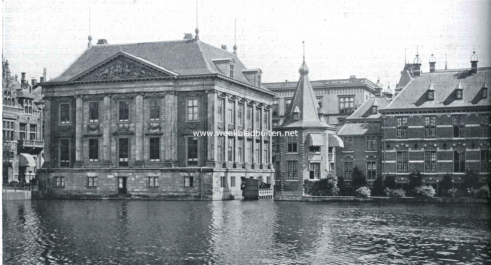 Het Mauritshuis aan de zijde van den vijver