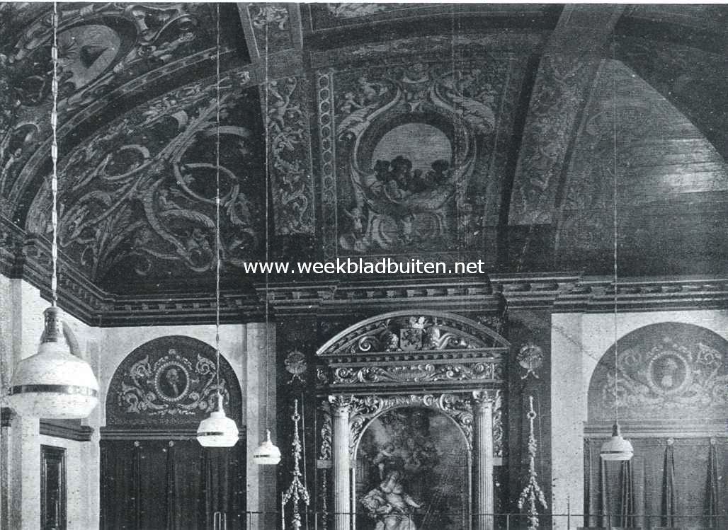 Het Binnenhof. Gewelf van de v.m. vergaderzaal der Staten van Holland, thans der Eerste Kamer, met het boven de publieke tribune uitkomend gedeelte van het schoorsteenstuk, voorstellende de Vrede