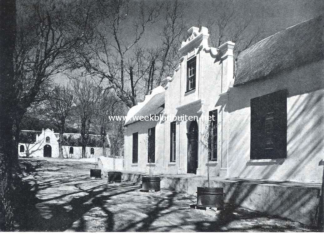 Ou-tijdse Kaapsche huizen. L' Ormarence, Groot Drakenstein