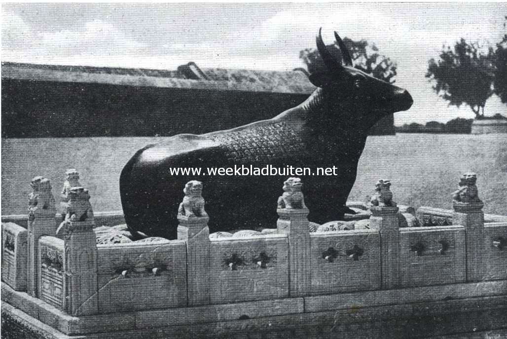 De koperen os bij het keizerlijk zomerpaleis te Peking