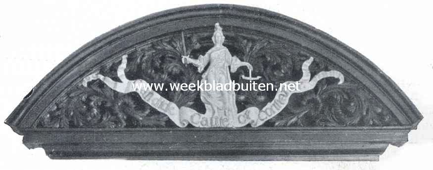 Versiering van het fronton boven een deur in de v.m. Vierschaar van het stadhuis van Breda
