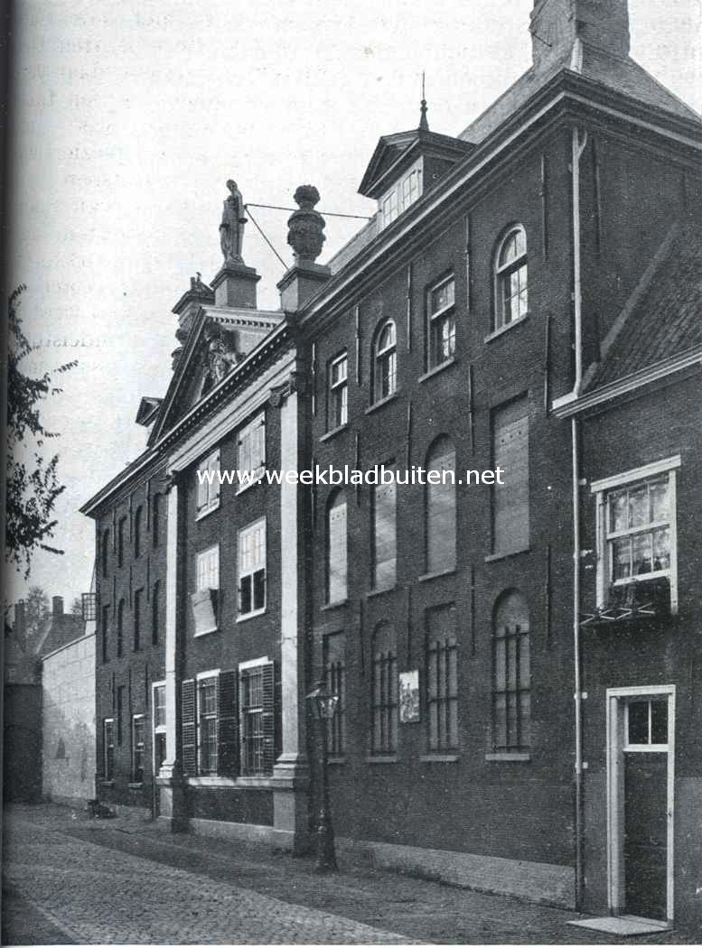 's Gravenstein te Leiden. De voorgevel van het bijgebouw aan het Pieterskerkhof