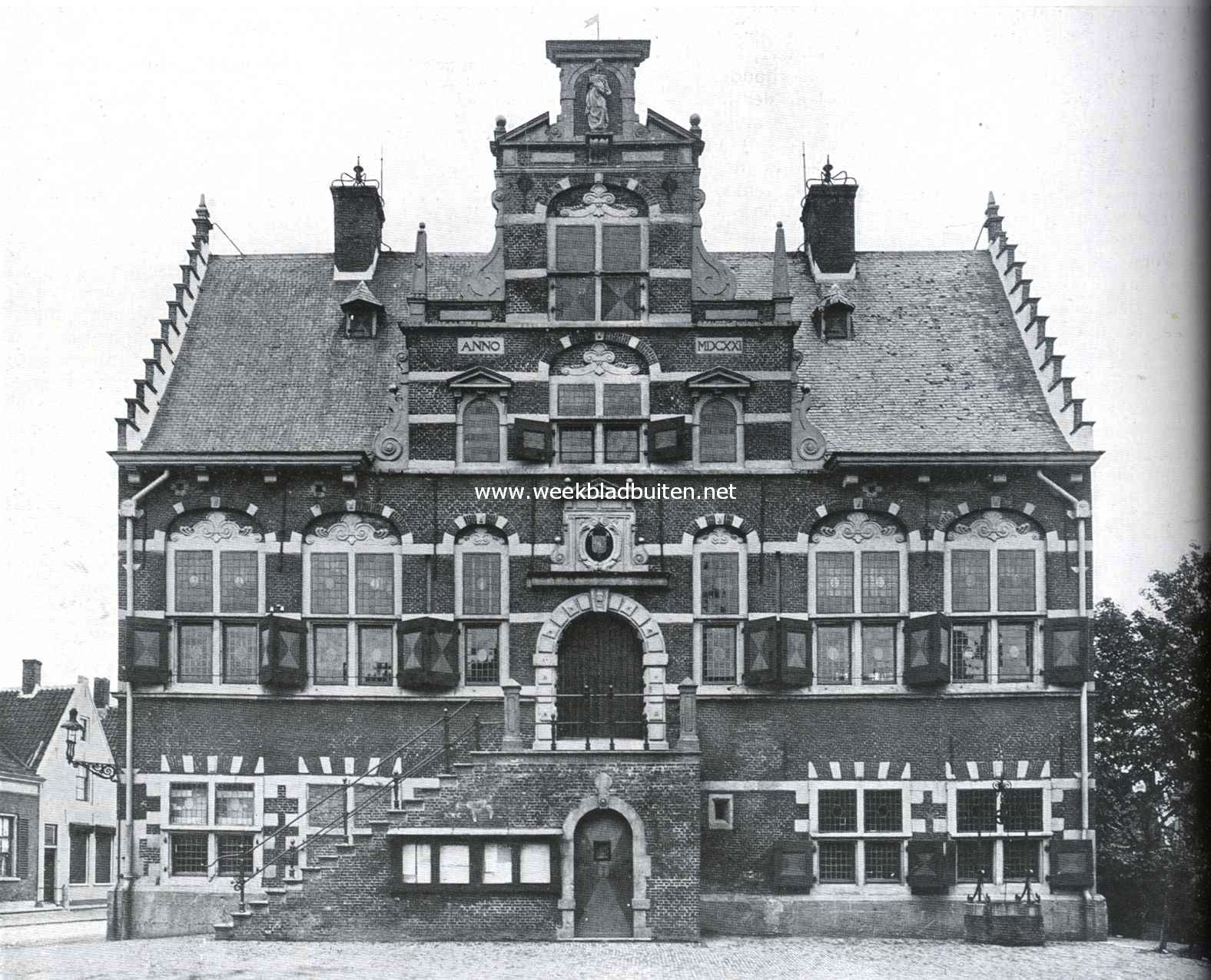 Voorgevel van het raadhuis te Klundert