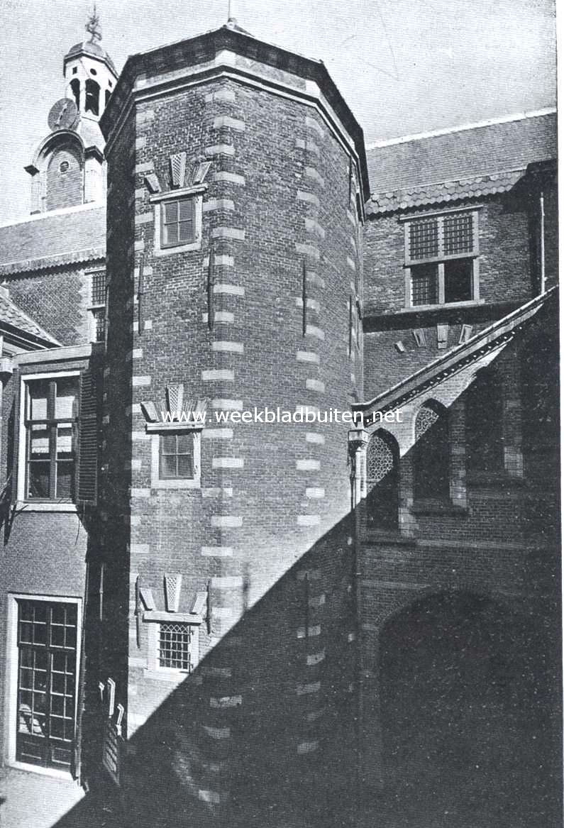 Oude kloostertoren aan de binnenplaats van het Academiegebouw te Leiden