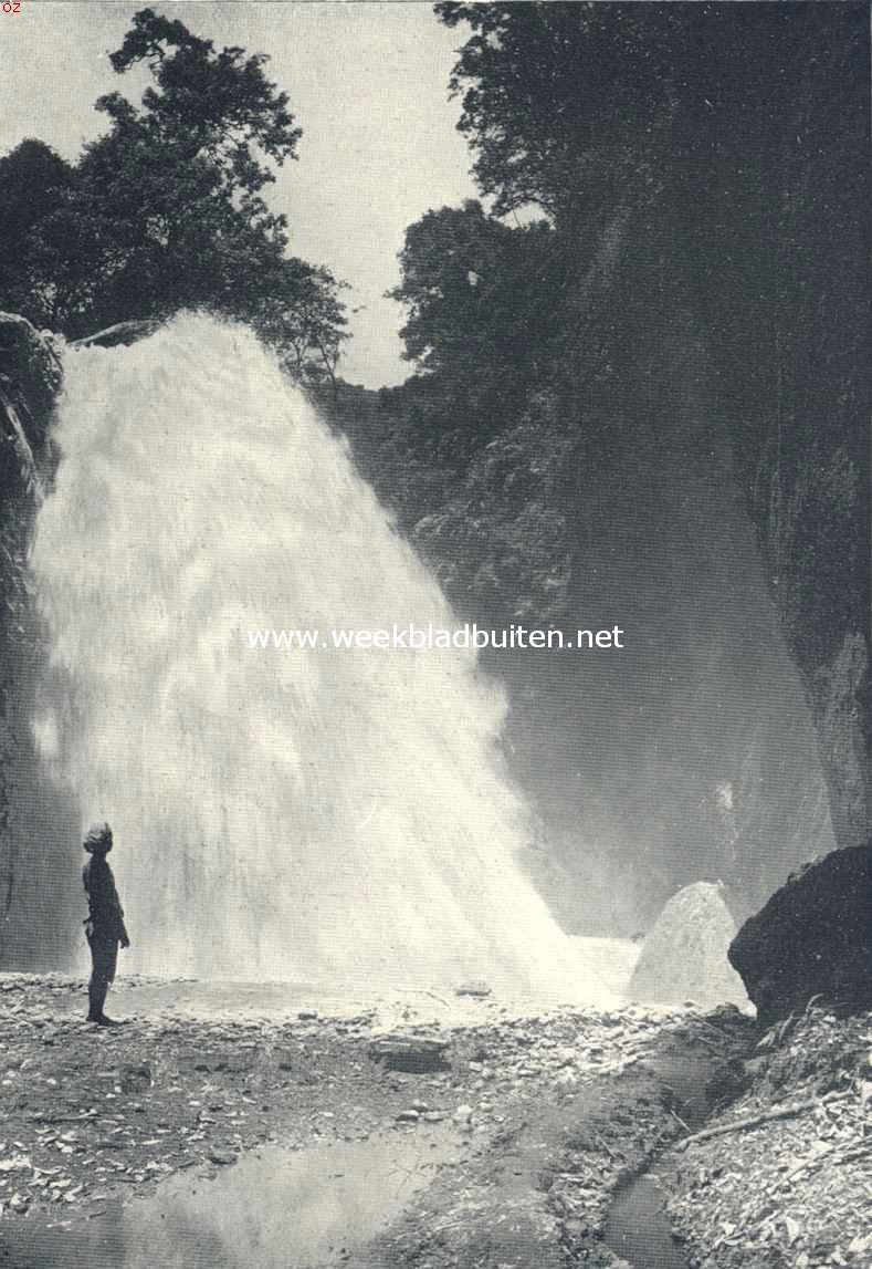 De Kali Poetih op het Idjen-plateau. Gezicht op den waterval bij Belawan