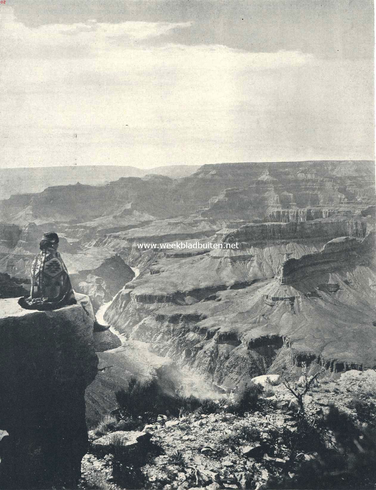 De natuurmonumenten in den staat Arizona. Gezicht op de gekleurde rotsformaties van den Grand Canyon in de diepte de Colorado-rivier