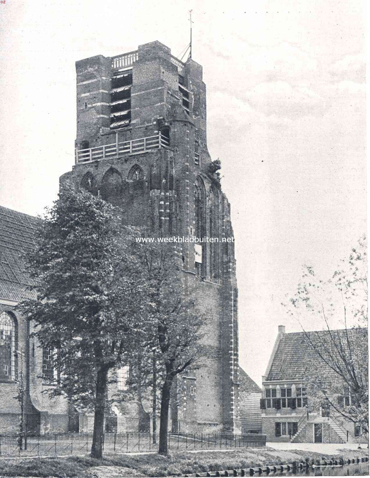 De kerktoren van Ransdorp. Rechts het herstelde v.m. Raadhuisje