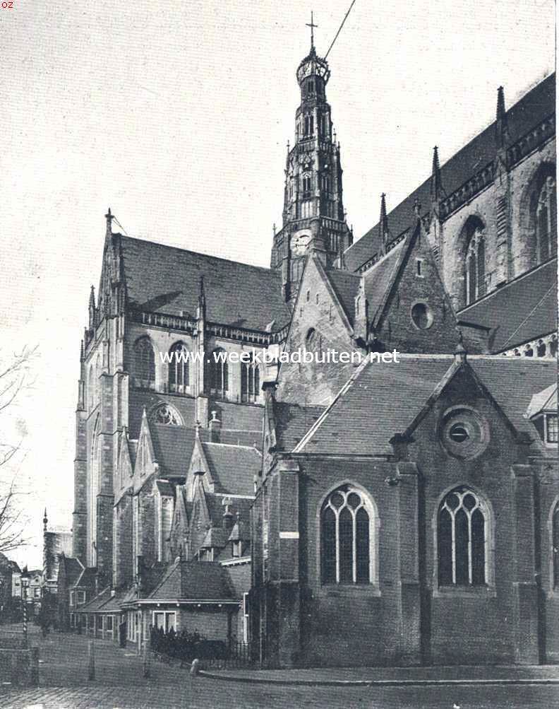 De oude Sint Bavokerk te Haarlem. Gezicht op de St. Bavokerk uit het zuidoosten