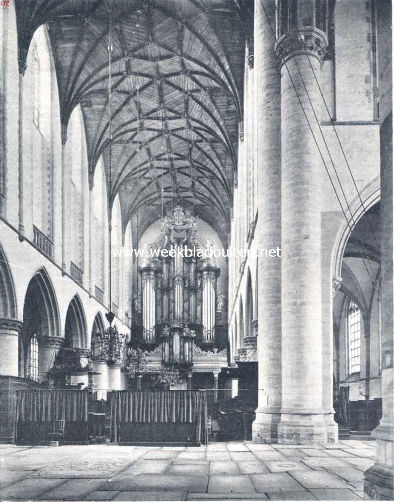 De oude Sint Bavokerk te Haarlem. Het schip der St. Bavokerk, met gezicht op het orgelfront