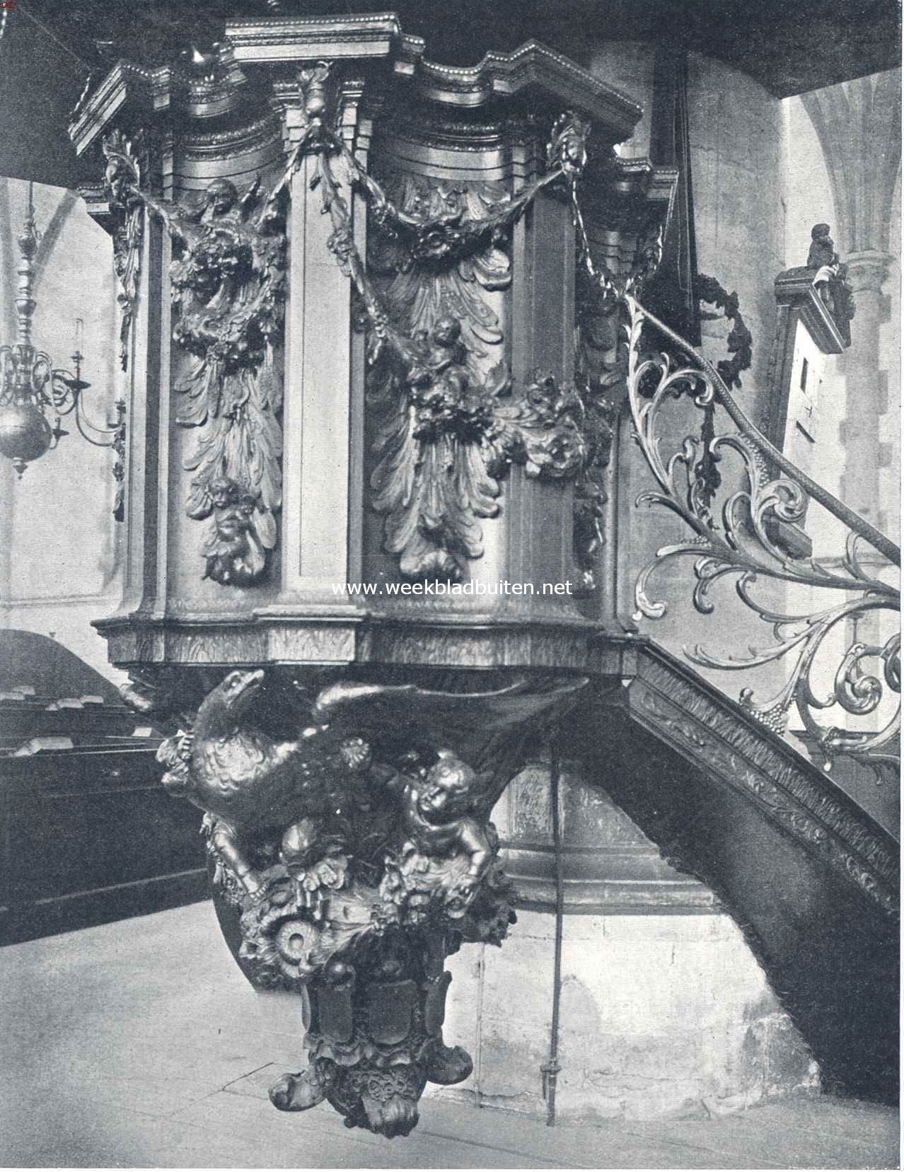 De oude Sint Bavokerk te Haarlem. De preekstoel in de Sint Bavokerk te Haarlem