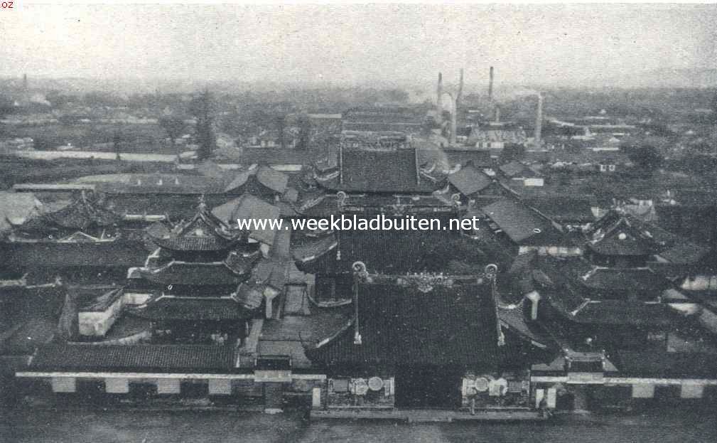 Een tempelfeest in China. De Chineesche tempel te Peking, met de verschillende binnenplaatsen
