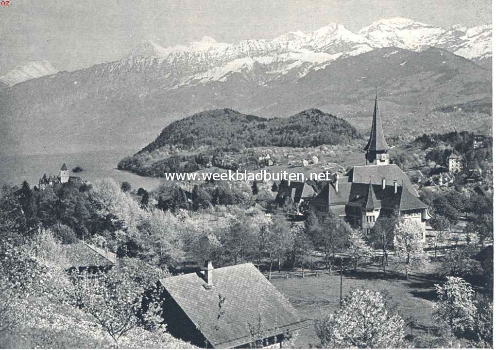 Spiez. Links het slot en het Thunermeer, rechts het kerkje