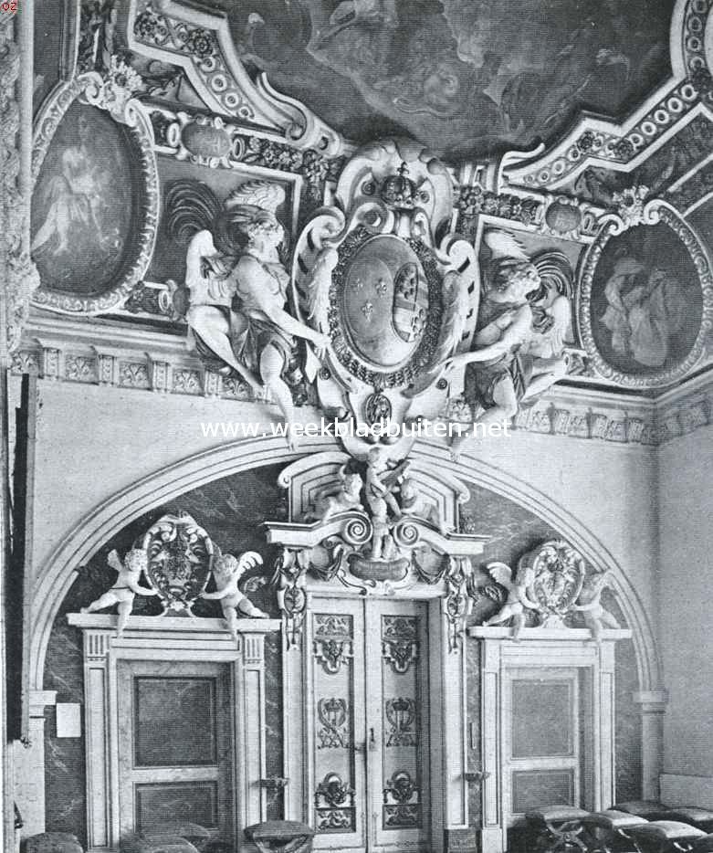 Paleizen en kasteelen om Parijs. Fontainebleau. Chapelle de la Trinit, Tribune du Roi