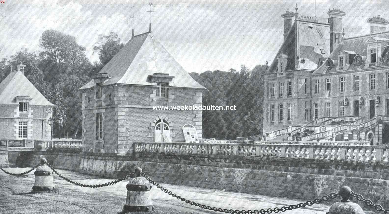 Paleizen en kasteelen om Parijs. Het kasteel de Courances. Voorplein met hoofdingang