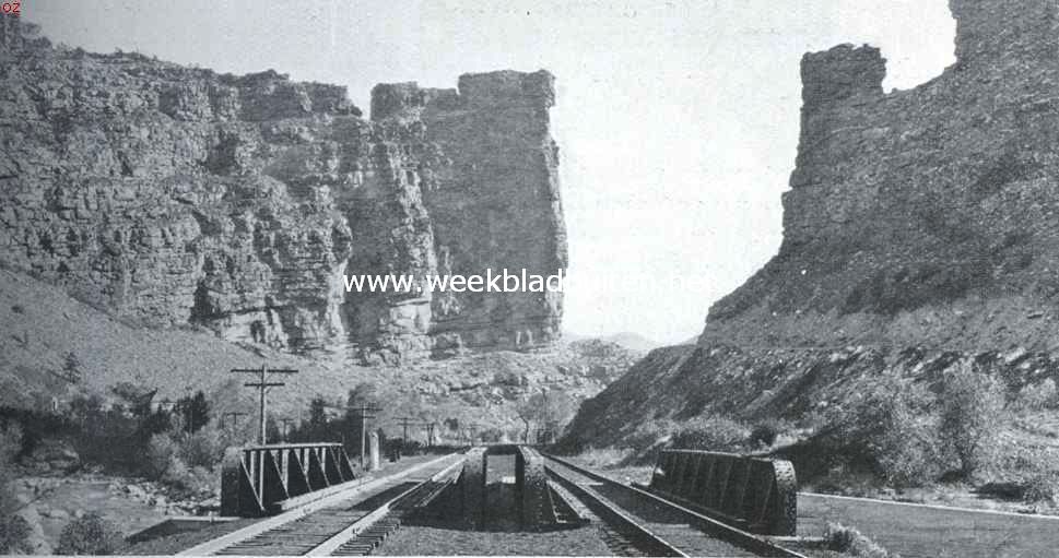 Het Amerikaansche Rotsgebergte. Castle Gate, canyon van de Pine River in Utah