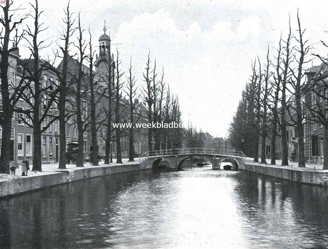Leiden. Het Rapenburg bij de Kaiserstraat