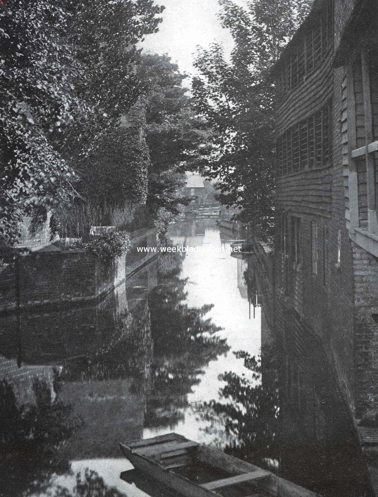 Het riviertje de Stour te Canterbury met achterzijde van het klooster.