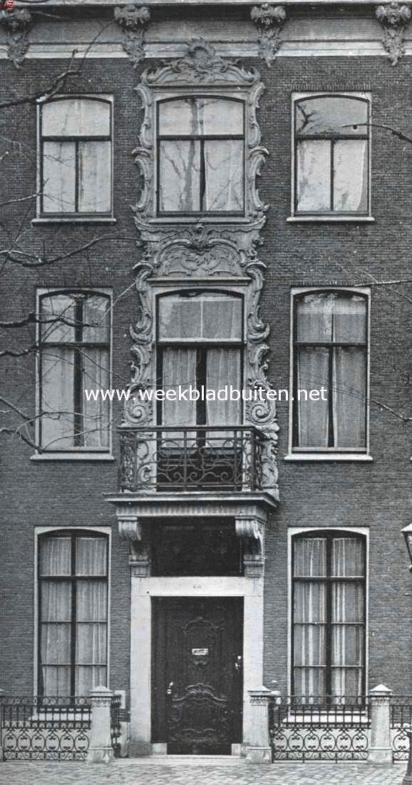 Gevels en gevelversieringen in de sleutelstad. Middengedeelte van een huis aan het Rapenburg te Leiden