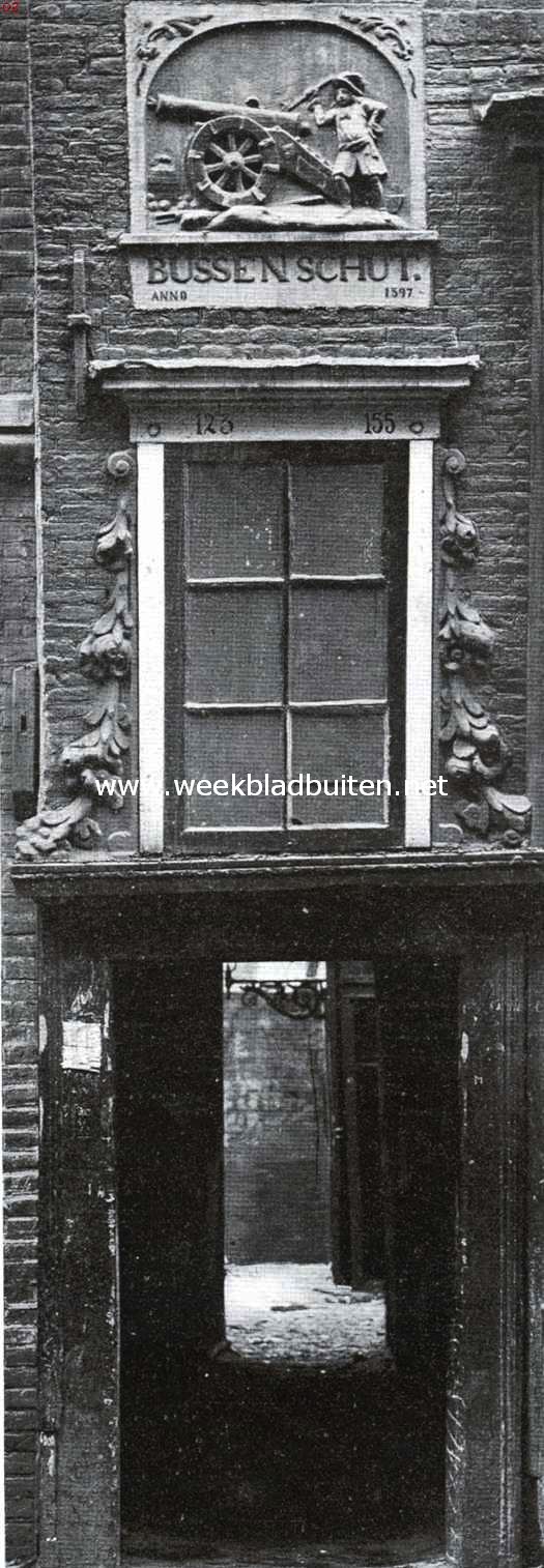 Over onze Amsterdamsche gevelsteenen. Deur met gevelsteen in de Rapenburgerstraat