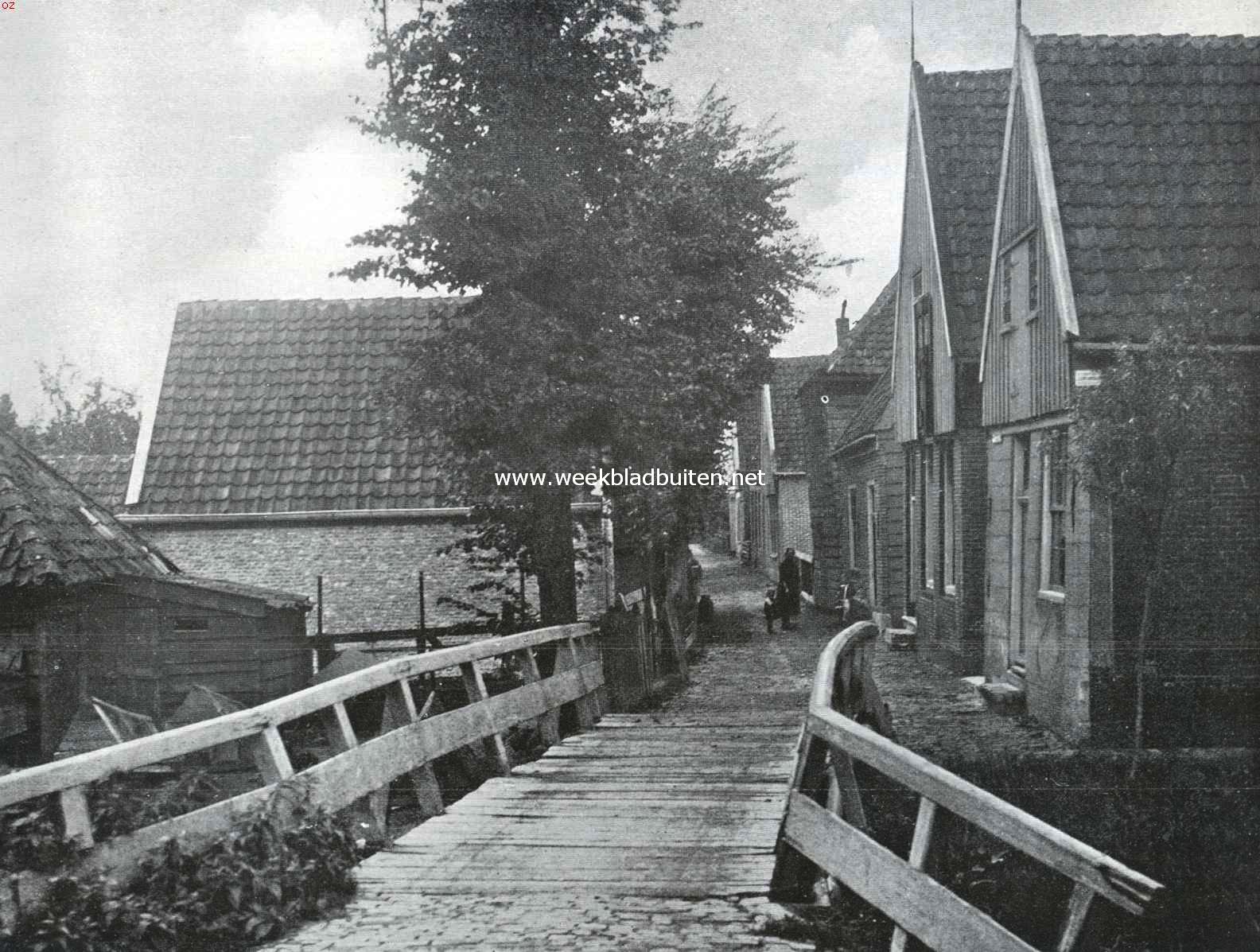De Rijp. Schilderachtige bruggetjes leiden naar zijstraatjes
