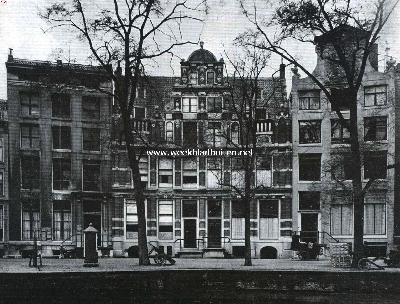 Amsterdamsche grachtpaleizen. Het huis Heerengracht 170 - 172  (in het midden)