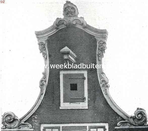 De Leidsche buurt te Amsterdam. Top van een gevel aan de Leidschestraat 1