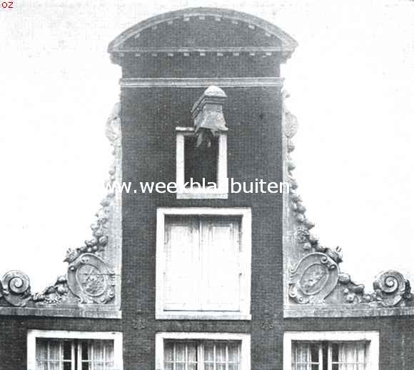 De Leidsche buurt te Amsterdam. Top van een gevel aan de Leidschestraat 2