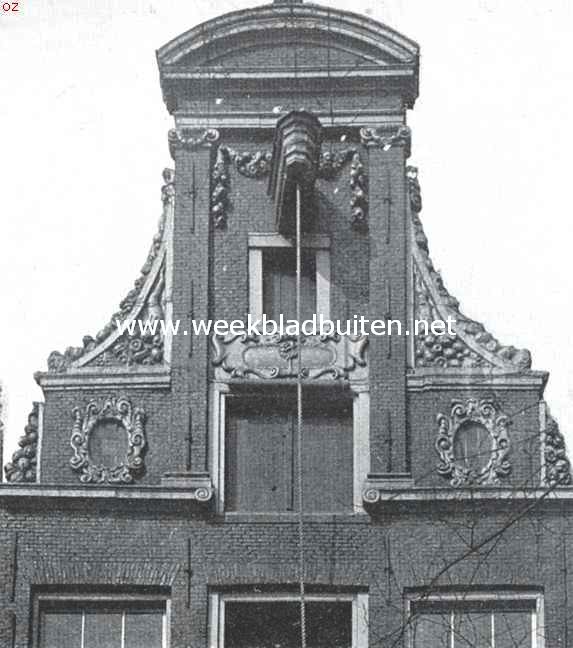 Amsterdamsche gevels. Top van een gevel aan den N.Z. Voorburgwal